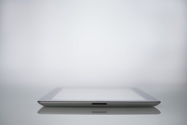 Çalışma alanı yansıtılmış bir Tablo Tasarımcısı Smartphone ve tablet bilgisayarda