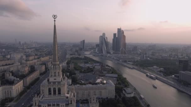 Hotel Ukraine and embankment — Stock Video