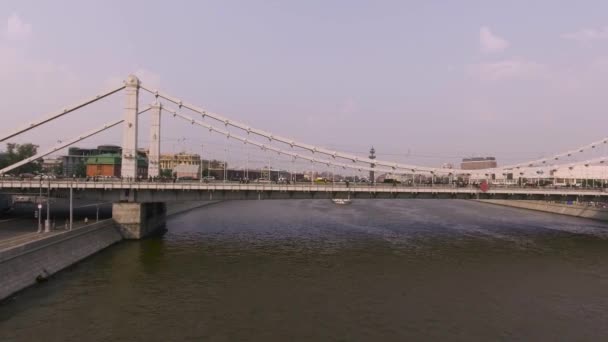 Krymsky Bridge Vista aérea Tráfico de coches — Vídeo de stock