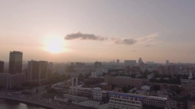 Hotel Ukrayna ve dolgu