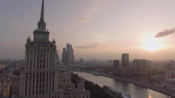 Hôtel Ukraine et remblai — Video