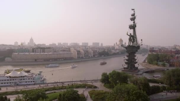 Muzeon Park, Fontanny na nabrzeżu rzeki Moskwa — Wideo stockowe