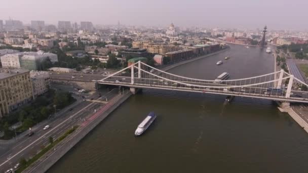 Krymsky Bridge Vista aérea Tráfico de coches — Vídeos de Stock