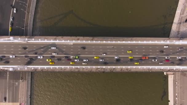 クリムスキー橋空中ビュー車のトラフィック — ストック動画