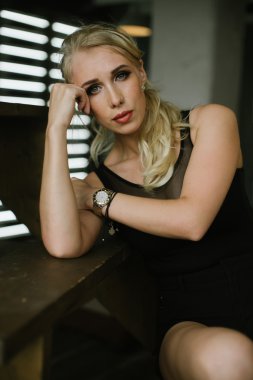 Atletik sarışın beden