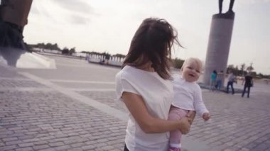 Mutlu aile yürüyüşleri.