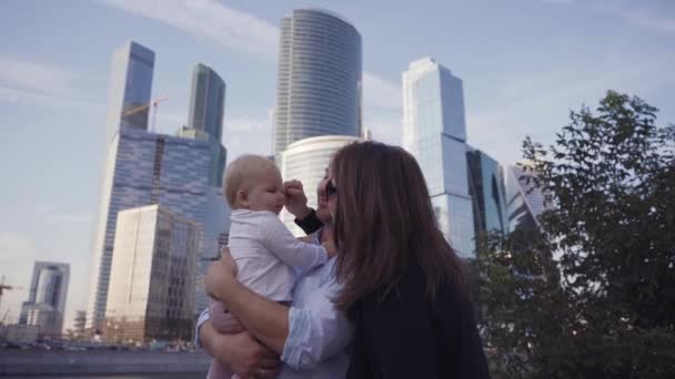 Happy family walking — Stock Video