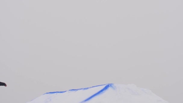 СЛОВА ПОРАДА: великий повітряний простір для сноубордистів — стокове відео