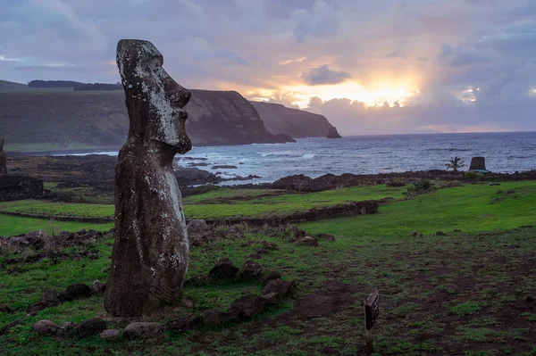 Isla de pascua üzerinde dawn. Rapa nui. Paskalya Adası