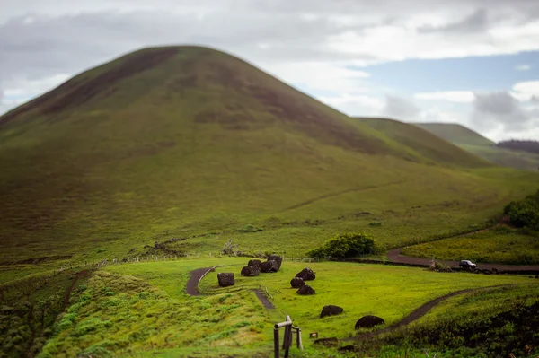 Λόφους πάνω το Isla de Pascua. Rapa Nui. Νησί του Πάσχα. Κλίση στροφή. — Φωτογραφία Αρχείου