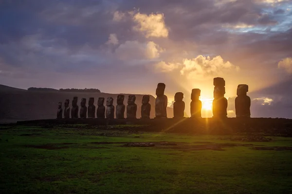 Świt na isla de pascua. rapa nui. Wyspa Wielkanocna — Zdjęcie stockowe