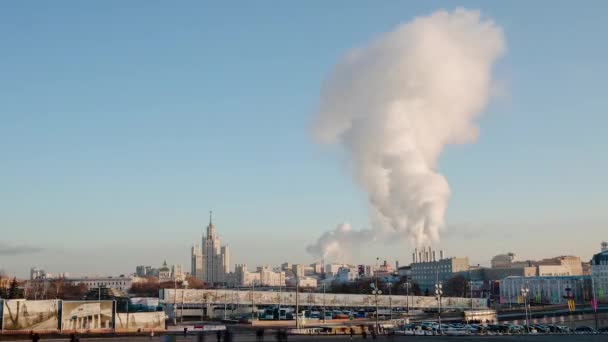 Tüp Kotelnicheskaya yükseklik ve kaynayan kazan. Zaman-sukut — Stok video