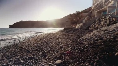 Sahil beyaz beach Santorini Adası üzerinde