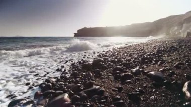Sahil beyaz beach Santorini Adası üzerinde