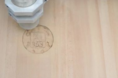 3D freze ağaç, Rusya'nın barda silah kat kesilmiş. Otomatik makine matkaplar ağacında deseni dışarı.