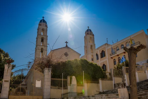 Solen över kyrkan — Stockfoto