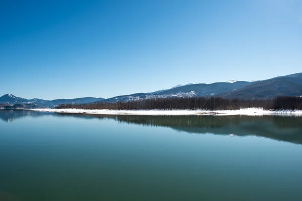 Reflexões sobre o lago — Fotografia de Stock