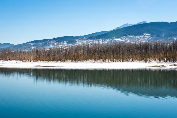 Plastira-See im Winter — Stockfoto