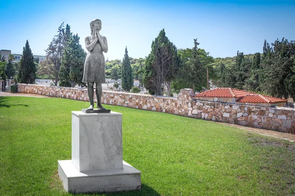 Statue Liitle Girl Prayer Rafina Graveyard Greece — Stock Photo, Image