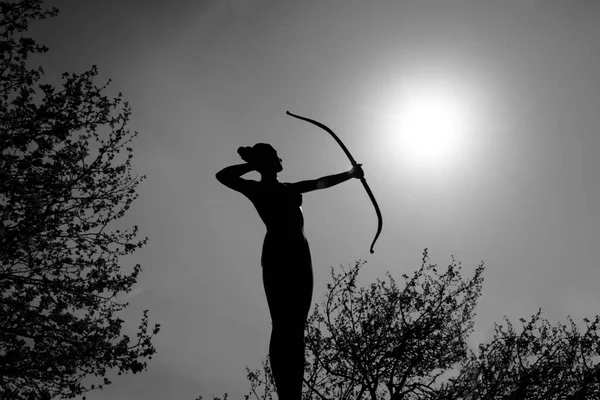 射箭射箭射箭射箭的女神像 — 图库照片