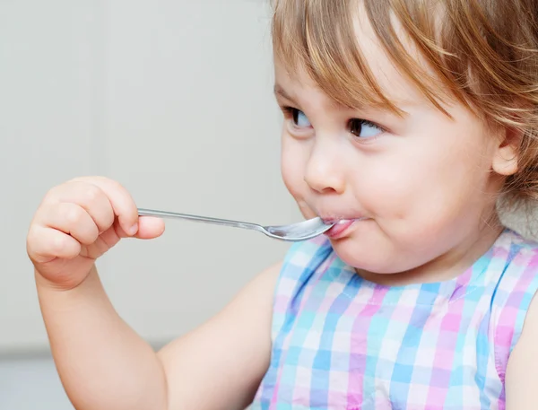 Little child eating — Stock Photo, Image