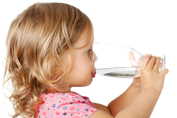 儿童饮水 — 图库照片