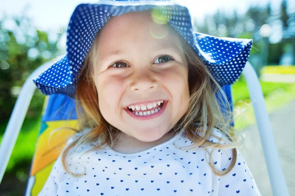 Niña feliz —  Fotos de Stock