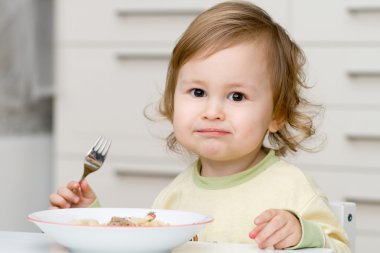 küçük bebek yeme