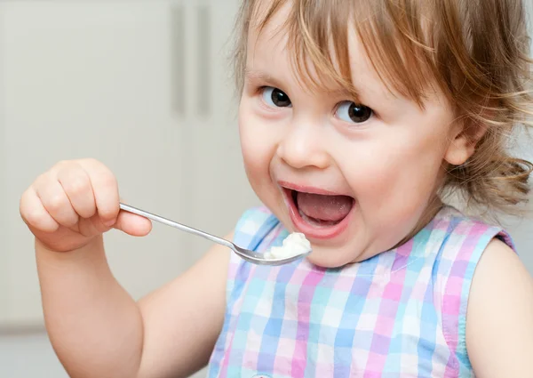 Little child eating — Stock Photo, Image