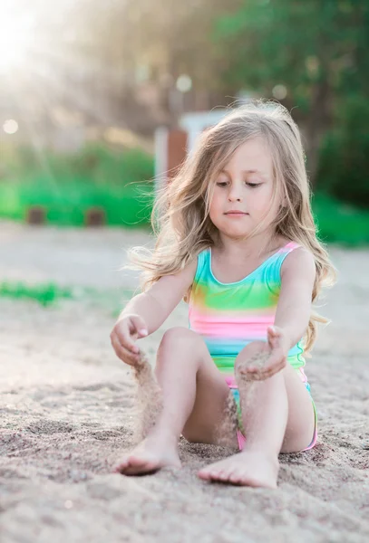 Little girl playing with sand — Stock Photo, Image