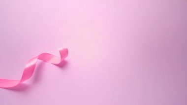Pembe ipek kurdele, Ekim ayındaki dünya göğüs kanseri farkındalığı sembolü.