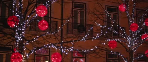 Świąteczne Dekoracje Oświetlone Ulicach Lizbony Sezonie Wakacyjnym Zwolniony Ruch — Wideo stockowe