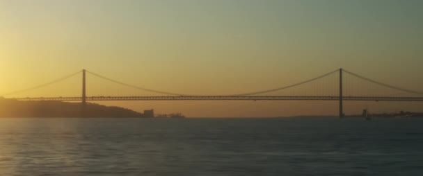 Okyanus Köprüsü Manzarası Gün Batımında Şehir Limanı Yavaş Çekim — Stok video