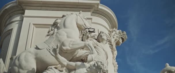 Portekiz Lizbon Daki Ticaret Meydanı Nda Beyaz Mermer Taş Heykeller — Stok video