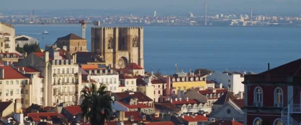 Naturskön Utsikt Över Det Historiska Distriktet Lissabon Intill Havet Långsamma Stockfilm