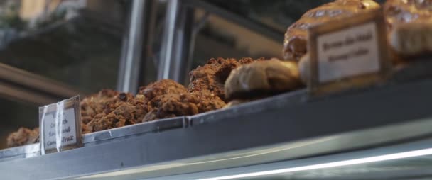 Νόστιμα Μπισκότα Βιτρίνα Αρτοποιείου Στην Πορτογαλία Εξερευνώντας Τρόφιμα Από Όλο — Αρχείο Βίντεο