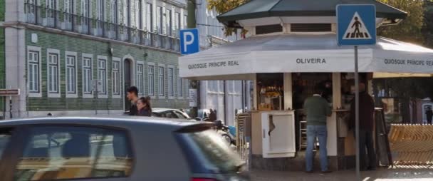 Lisbonne Portugal Décembre 2019 Des Gens Marchent Dans Rue Traversent — Video