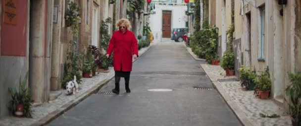 Lisbon Portugal Dec 2019 Woman Red Coat Walking Dog Beautiful — Vídeos de Stock