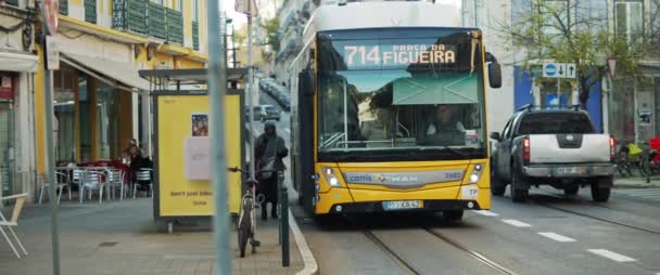 Lisbon Portugal Dec 2019 Woman Entering Public Yellow Bus Last — Vídeos de Stock