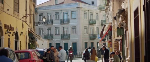 Lisbon Portugal Dec 2019 People Walking Sunlit Street Shops Cafes 스톡 비디오