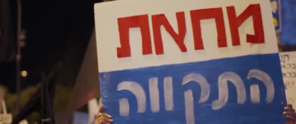 People Holding Signs Hebrew Political Protests Corrupted Government Slow Motion — ストック動画