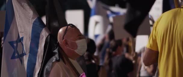 Jerusalem Israel August 2020 Man Face Mask Holding Israeli Flag — Stockvideo