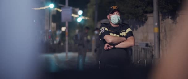 Jerusalem Israel August 2020 Policeman Face Mask Guarding Mass Protests — Stok video