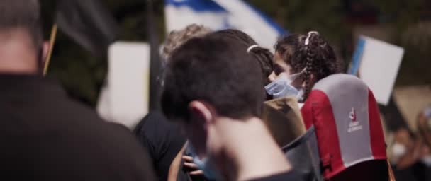 Jerusalem Israel August 2020 Father His Daughter Face Masks Protesting — Vídeo de Stock