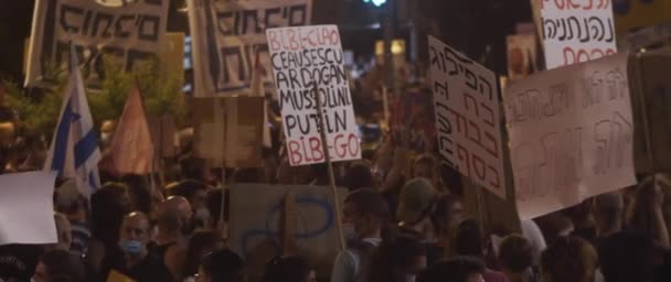 Jerusalem Israel August 2020 People Waving Posters Hebrew Protesting Current — 图库视频影像