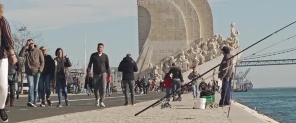 Lisbon Portugal December 2019 People Walking Promenade City Port Suspension — Wideo stockowe