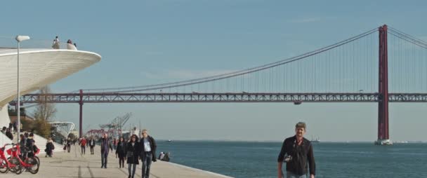 Lisbon Portugal December 2019 People Walking Promenade City Port Suspension — Video Stock