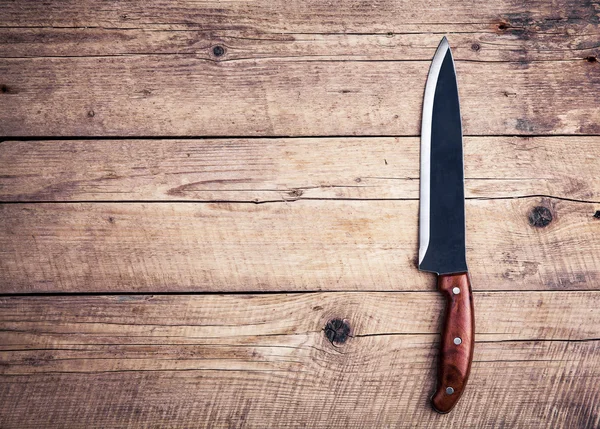 Καφέ μαχαίρι σε μια παλιά κουζίνα. Μαγείρεμα, κοπή, το μαγείρεμα. Και στο woo — Φωτογραφία Αρχείου