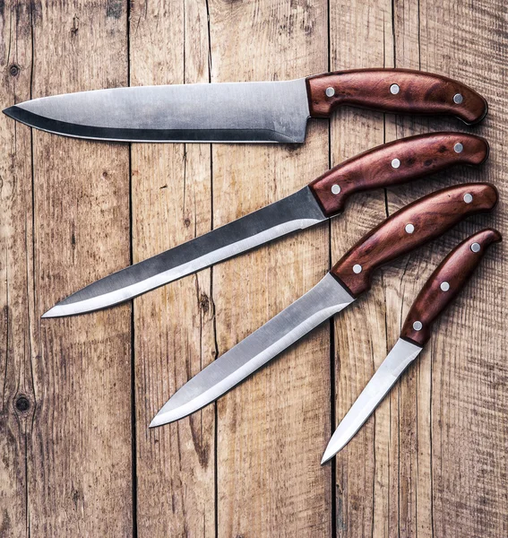 Beautiful knives with wooden handle, on an old table. Kitchen, c — Stock Photo, Image