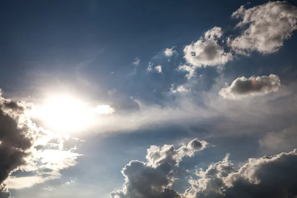 Cielo blu con nuvola primo piano — Foto Stock